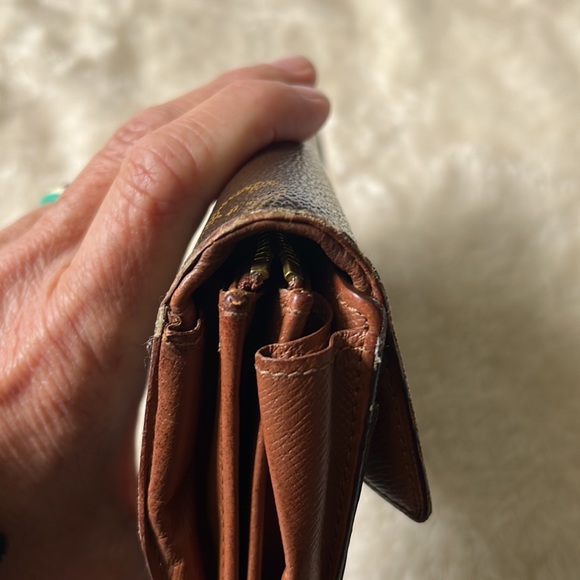 Authentic Louis Vuitton Sarah Wallet - pre-loved - Picture 7 of 16